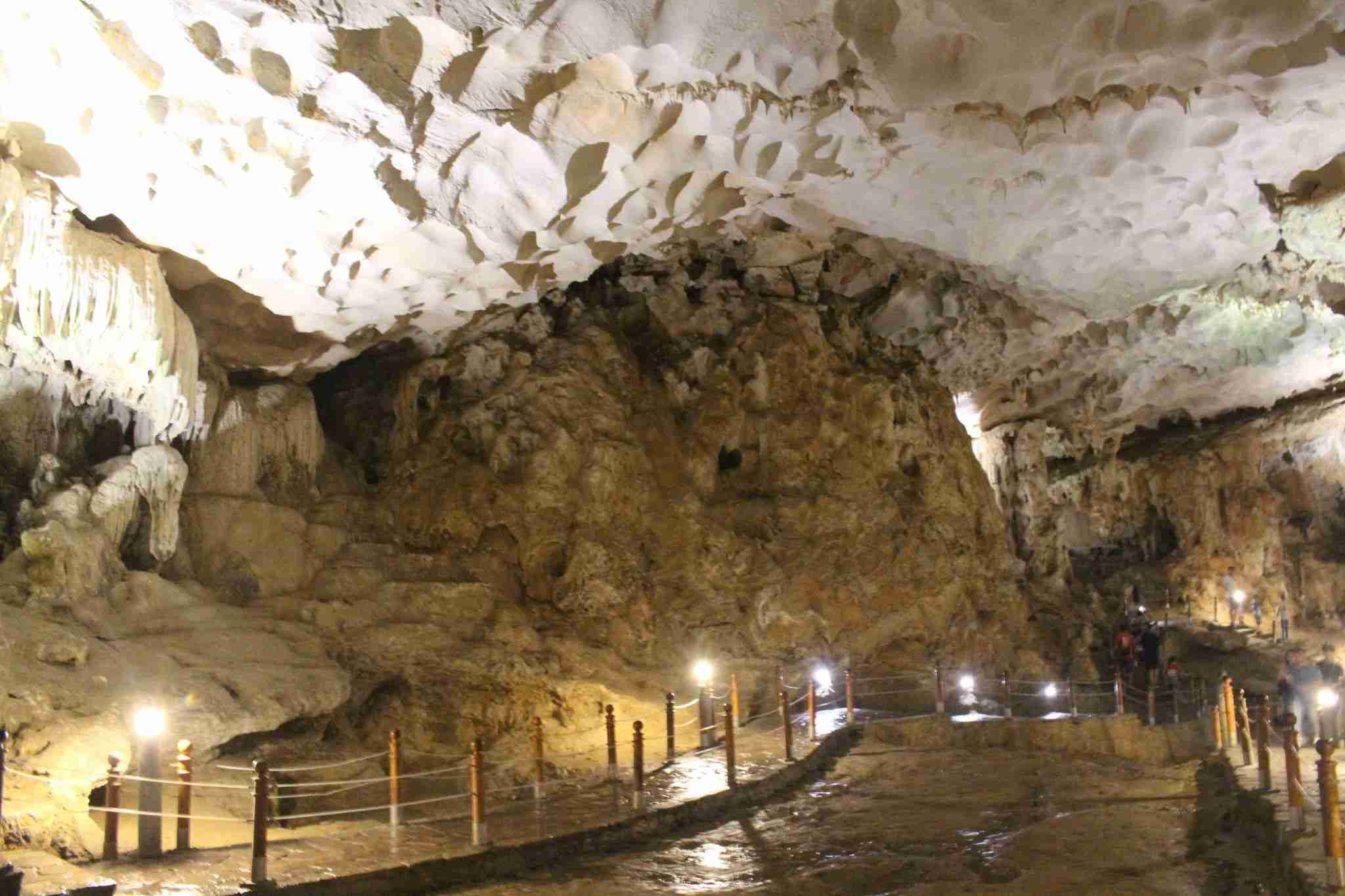 Keindahan Gua Hang Sung Sot Halong Bay Vietnam part 2