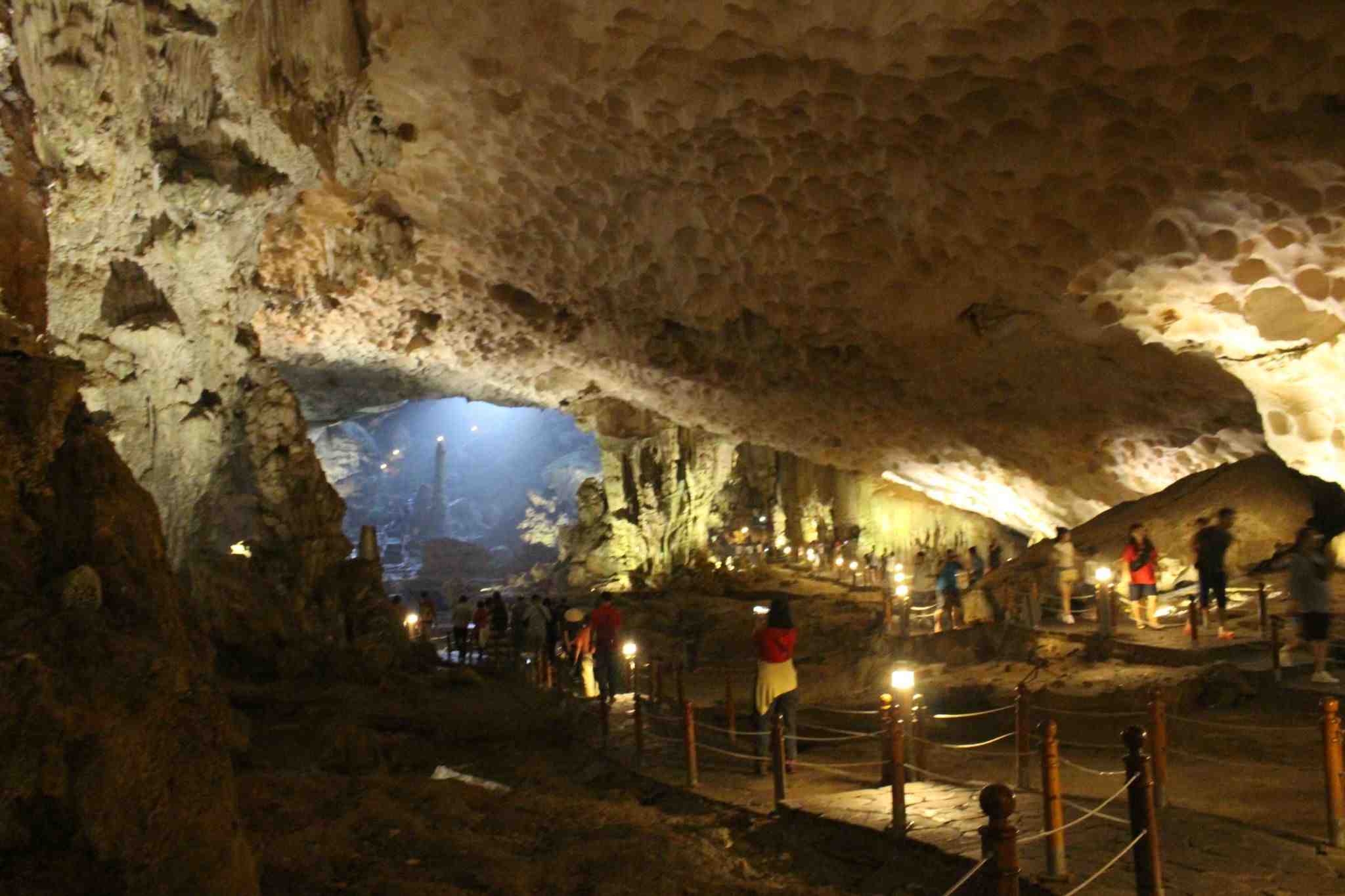 Keindahan Gua Hang Sung Sot Halong Bay Vietnam part 3