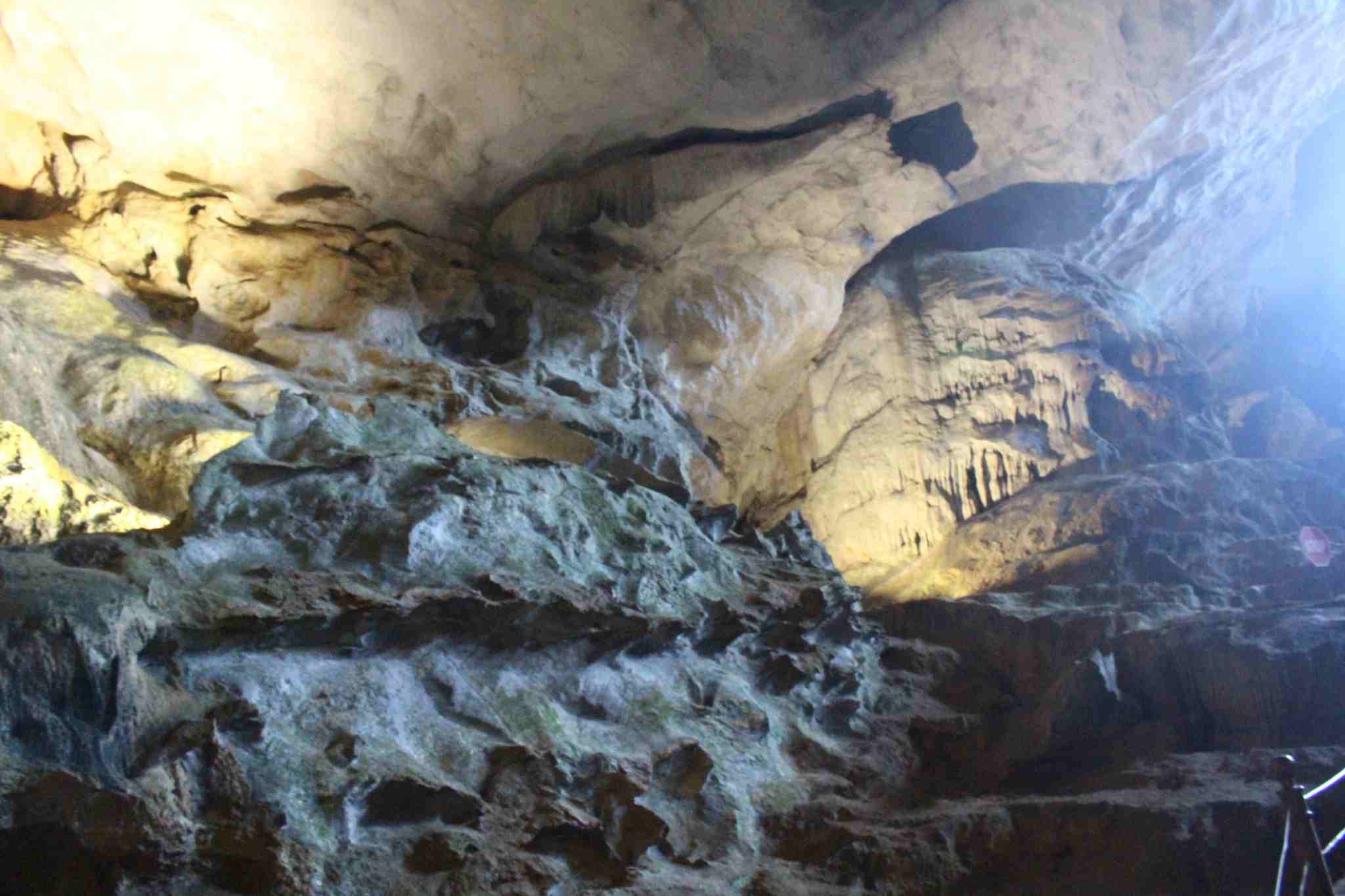 Keindahan Gua Hang Sung Sot Halong Bay Vietnam