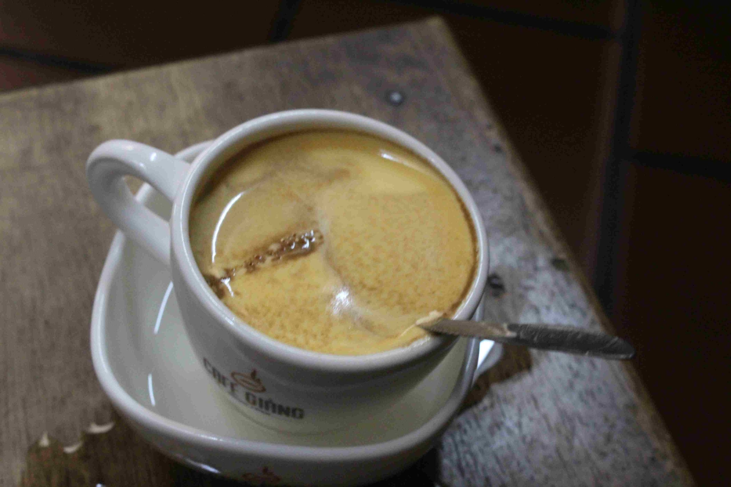 Bentuk Secangkir Kopi Telur Hangat Khas Vietnam dari Giang Cafe