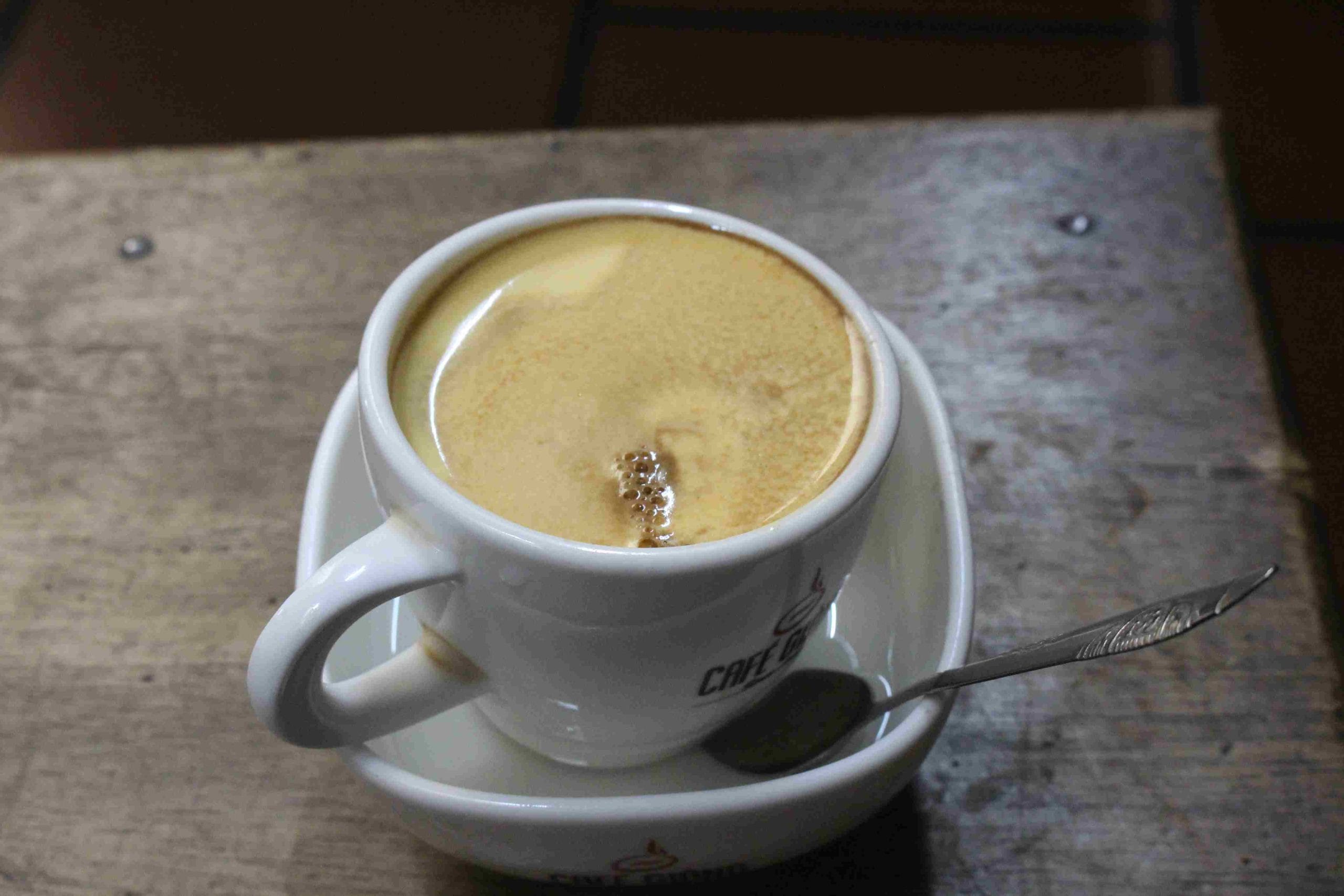 Bentuk Secangkir Kopi Telur Hangat Khas Vietnam dari Giang Cafe