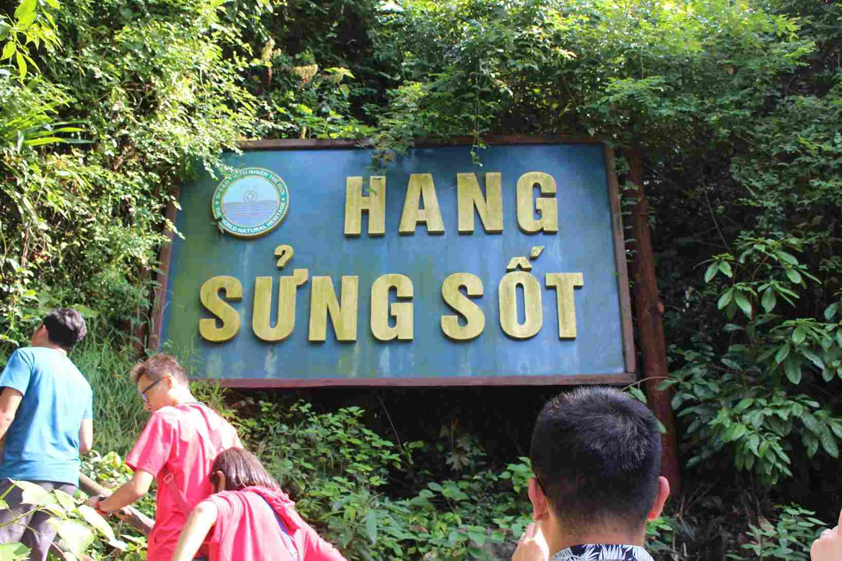 Menuju ke Gua Hang Sung Sot Halong Bay Vietnam