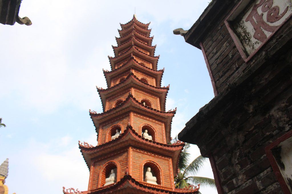 Tran Quoc Pagoda- tempat wisata di hanoi vietnam