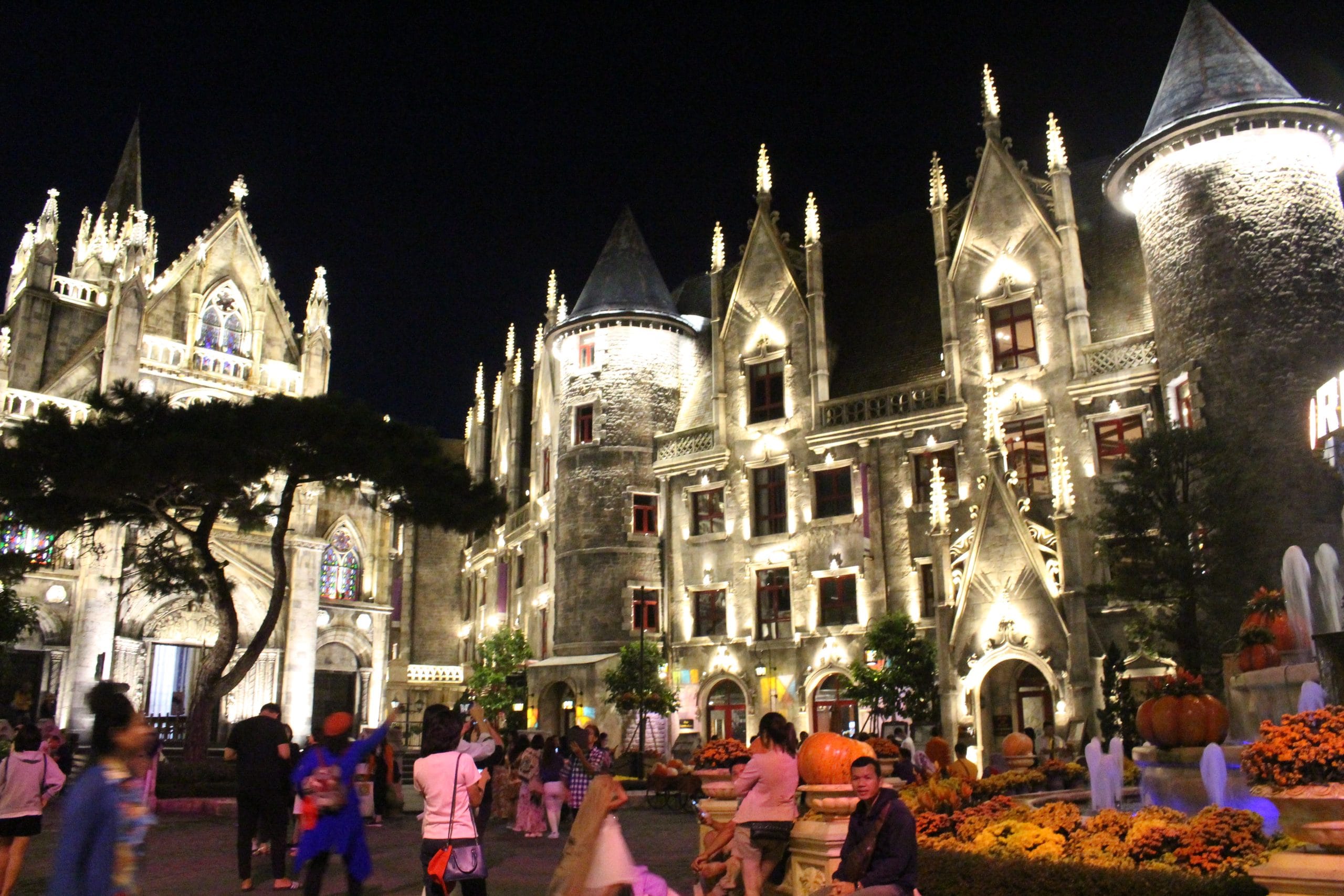 cara ke ba na hills vietnam french village
