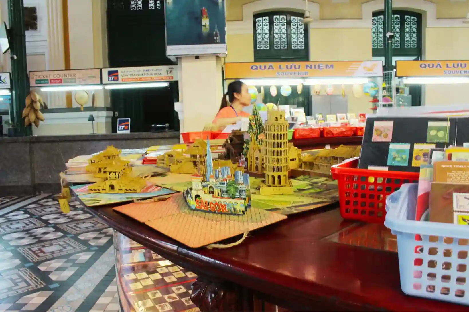 Koleksi Saigon Central Post Office