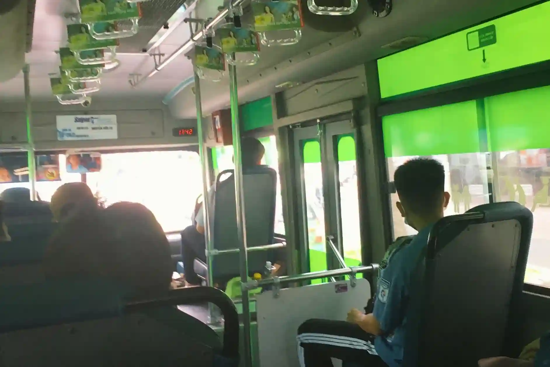 suasana-bus-dari-pusat-kota-ke-bandara-ho-chi-minh-bus-152