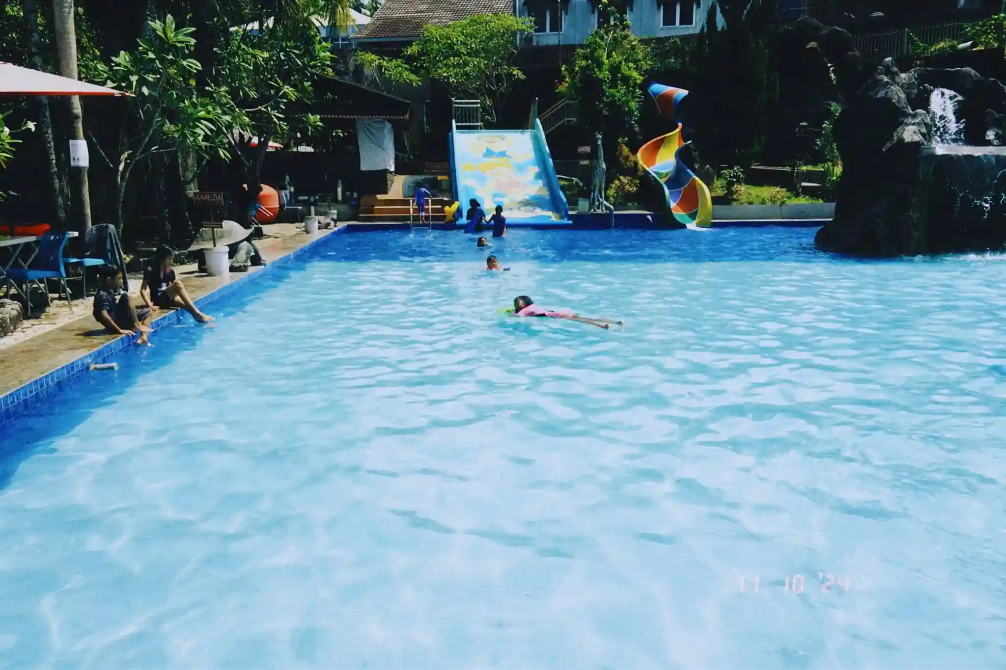 Seluncuran Hilangkan Penat di Imelda Waterpark Padang