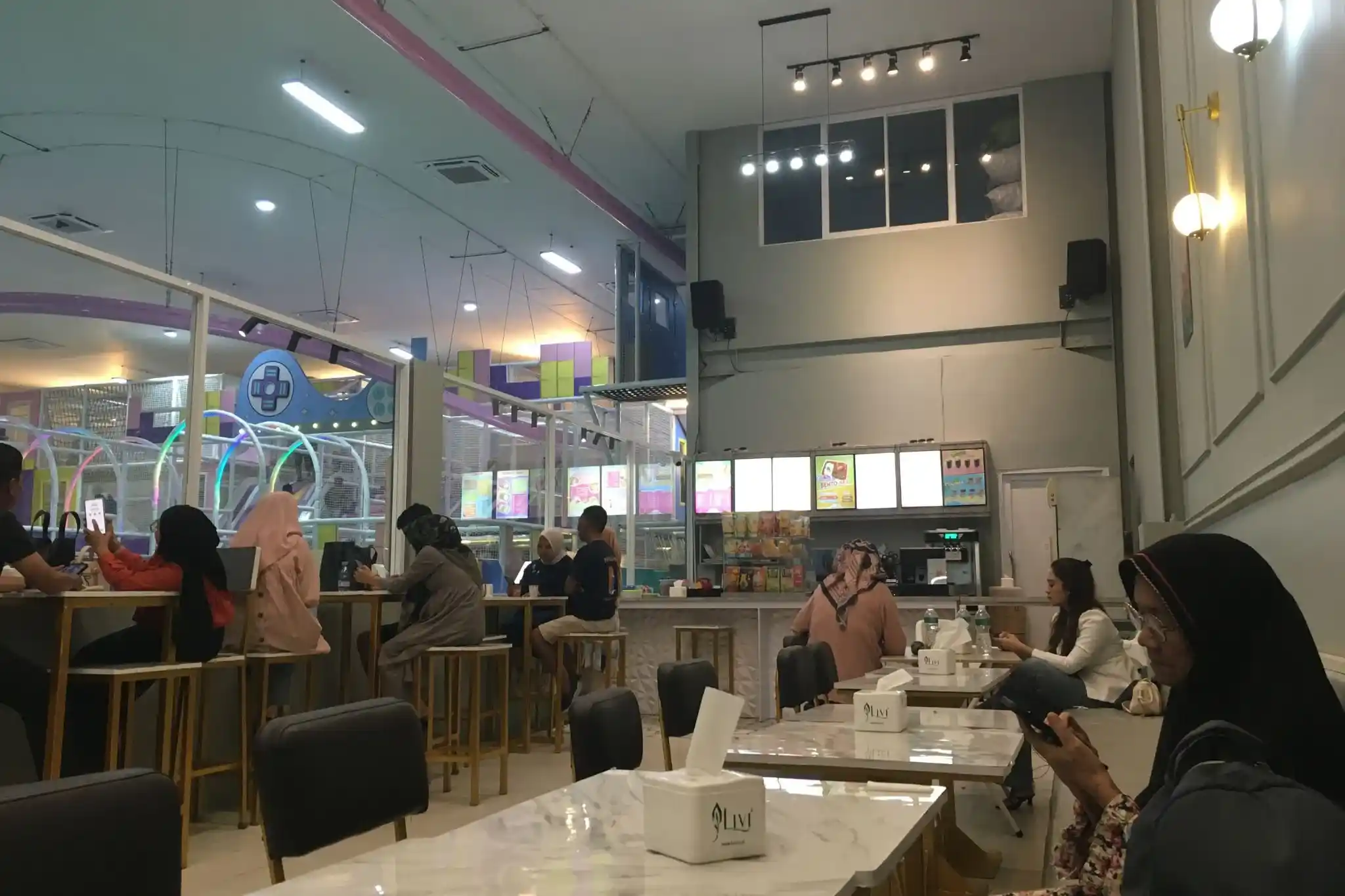 cafe di playdays padang