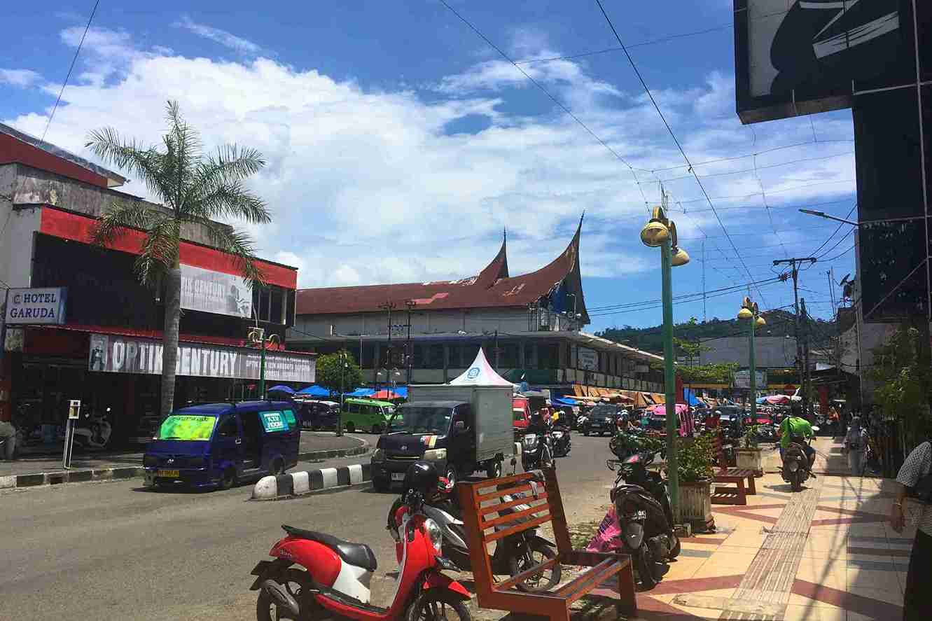 pasar raya padang ketika pagi hari