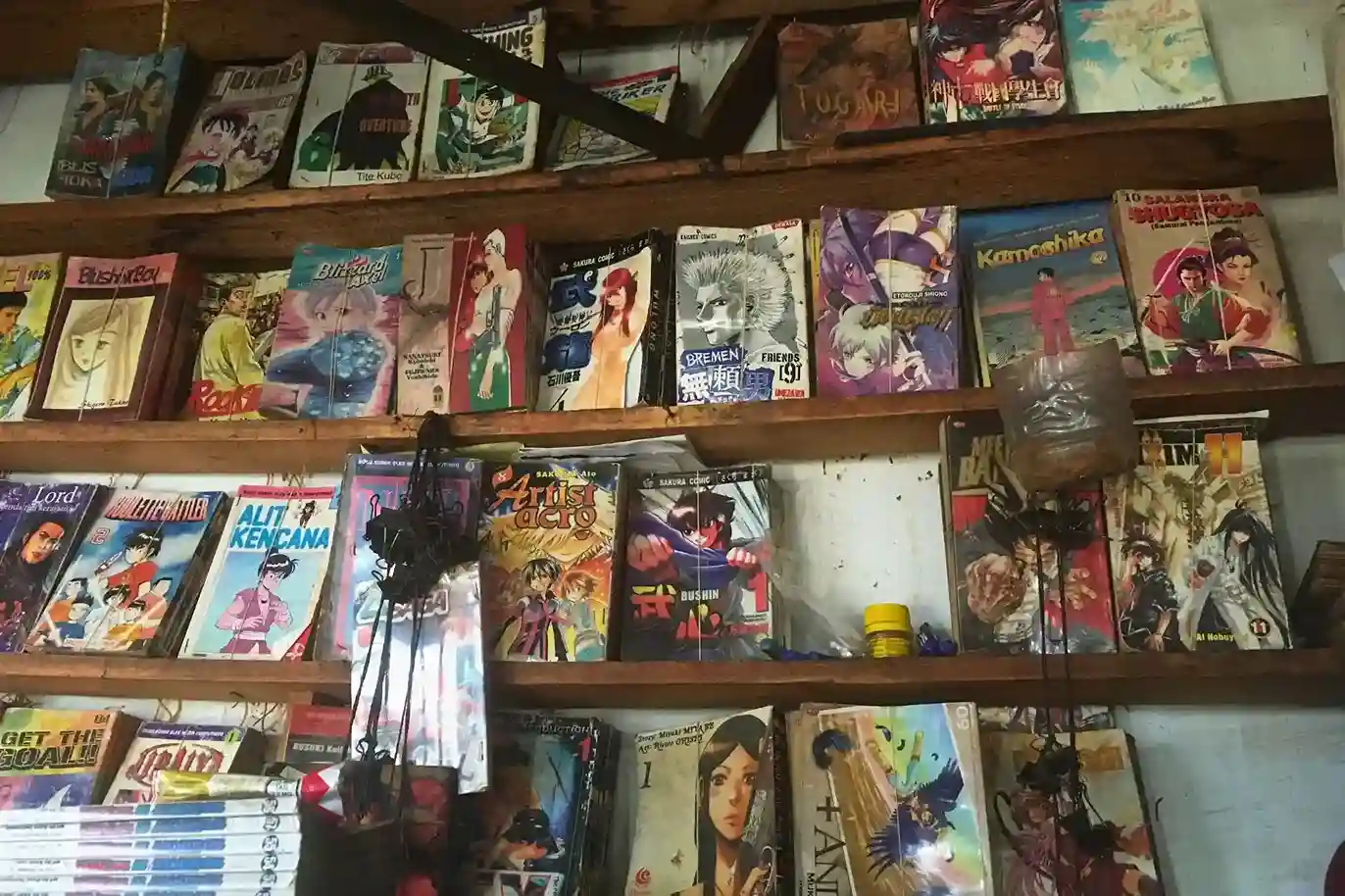 rak komik taman bacaan muda nama